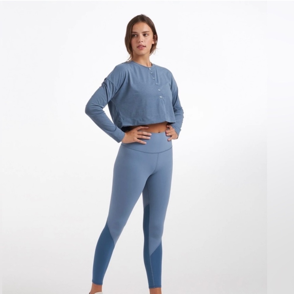 Vuori Avalon Henley long sleeve tee - cloud